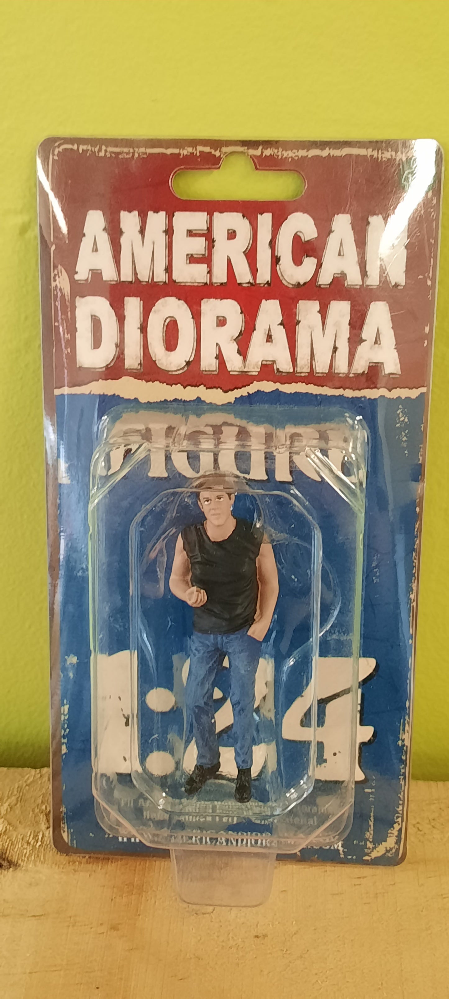1:24 Kenickie Figurine