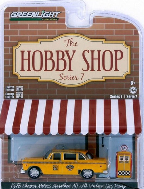 1:64 1978 Checker Motors Marathon A11 Taxi with Vintage Gas Pump