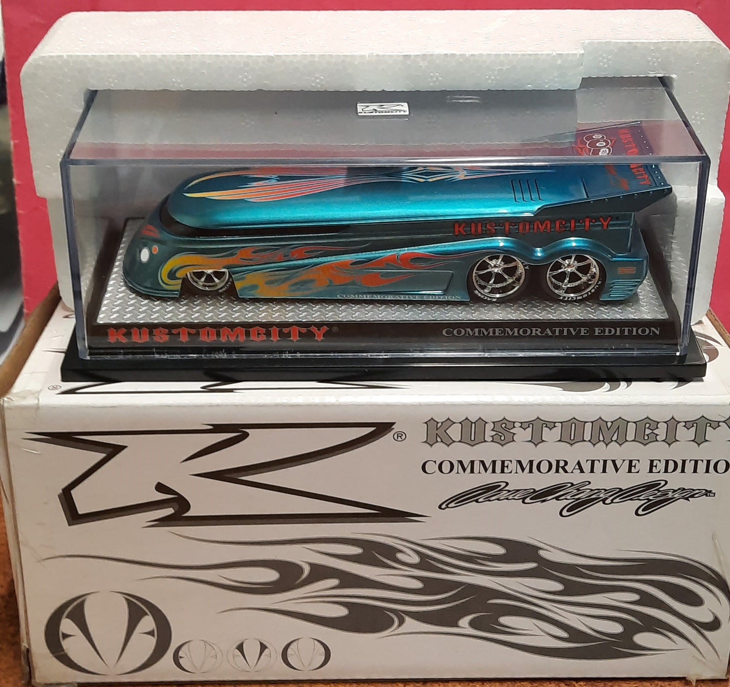 1:64 2009 Evo Drag Bus