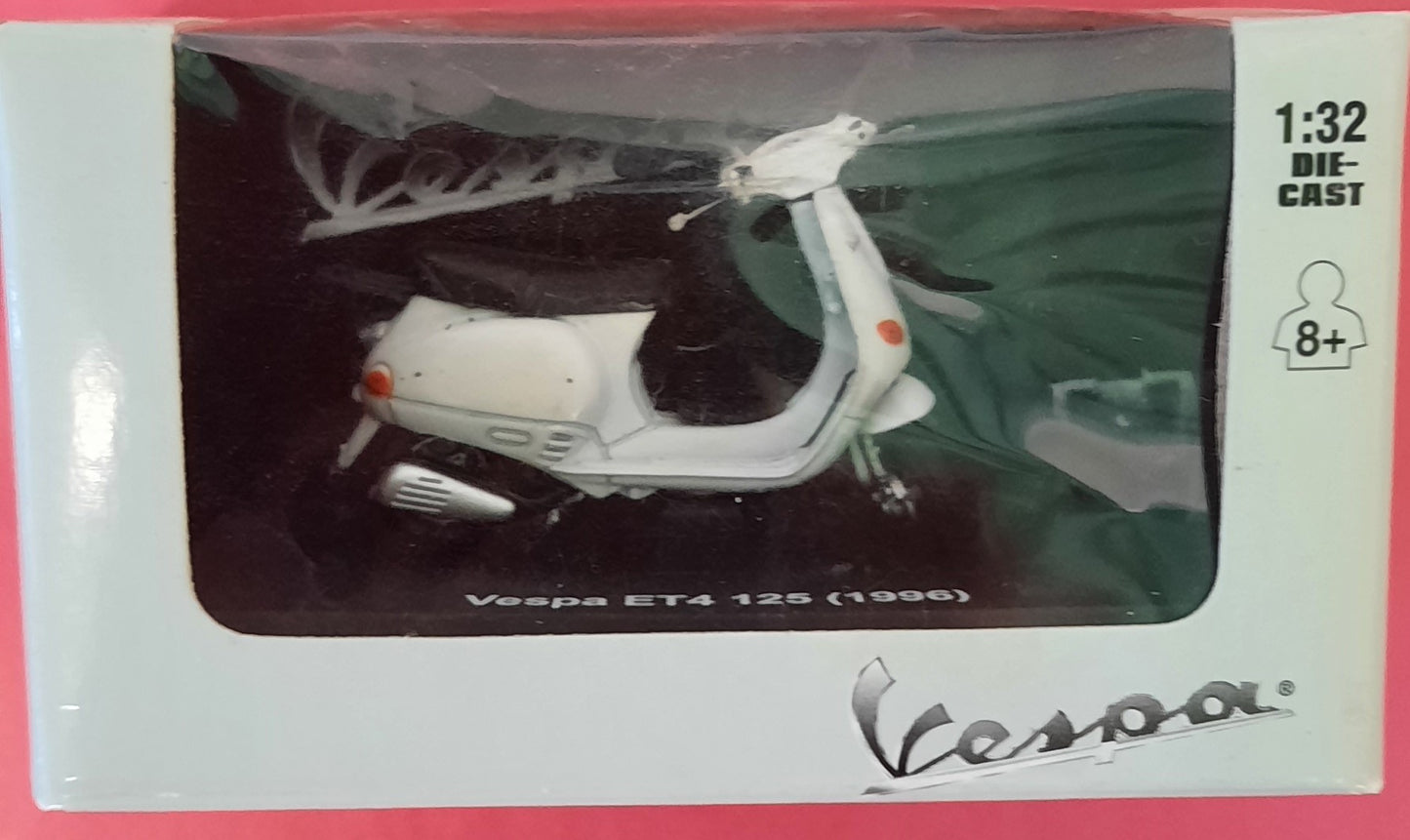 1:32  1996 Vespa ET4 125