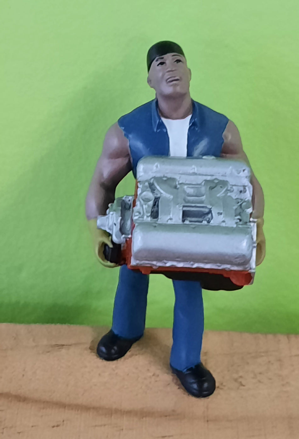 1:24 Big Block Bubba Figurine