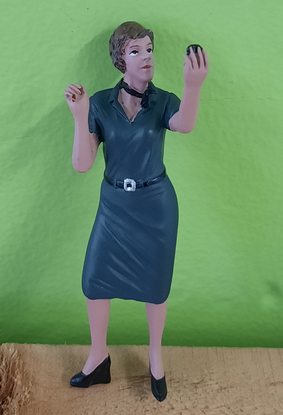 1:24 Frenchy Figurine