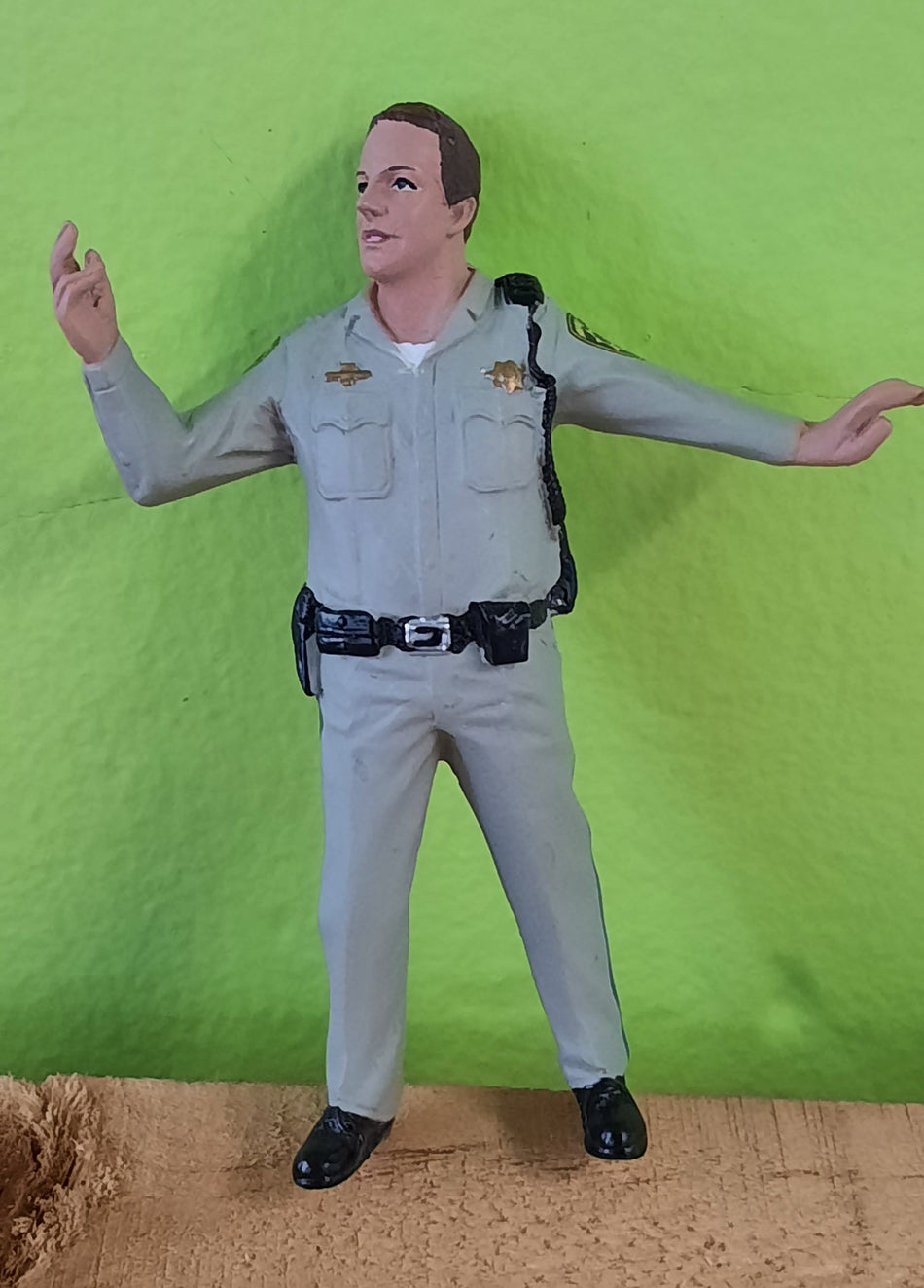 1:24 Directing Traffic  Figurine