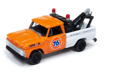 1:64 1970 Chevy Camaro Z28 & 1965 Chevy Tow Truck