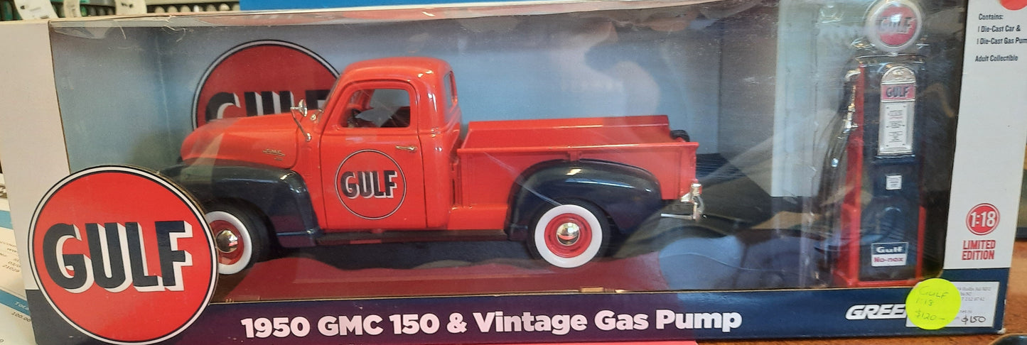 1:18 1950 GMC 150 & Vintage Gas Pump Die Cast Model