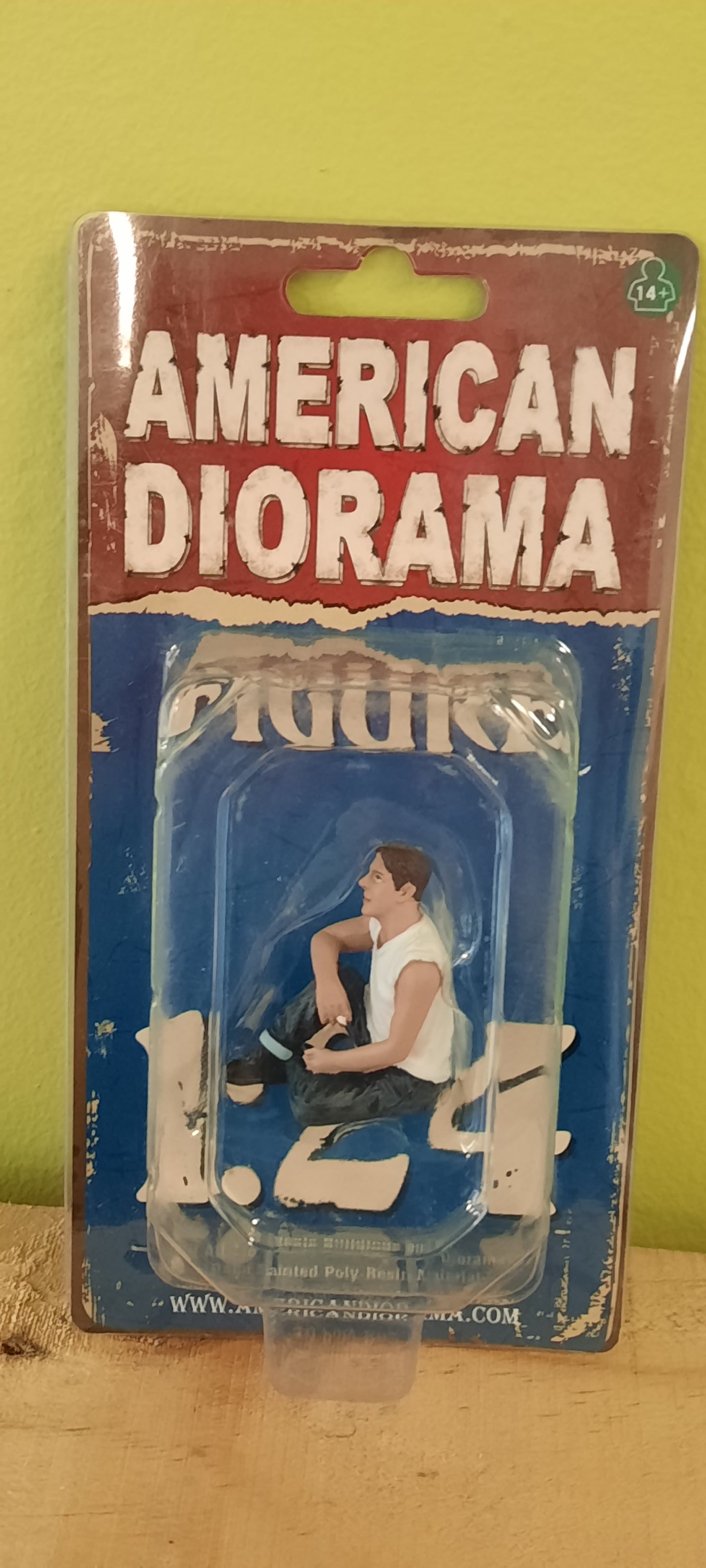 1:24 50s Style Figure V American Diorama Figurine