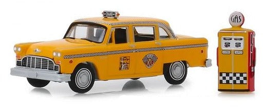 1:64 1978 Checker Motors Marathon A11 Taxi with Vintage Gas Pump