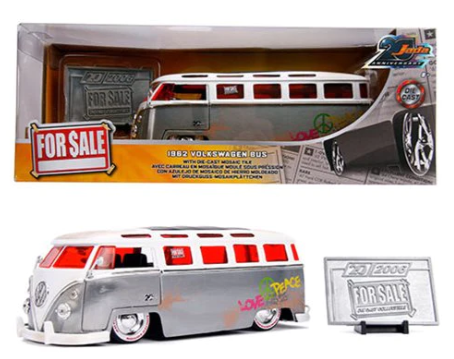 1:24 1962 Volkswagen Bus Die Cast Model